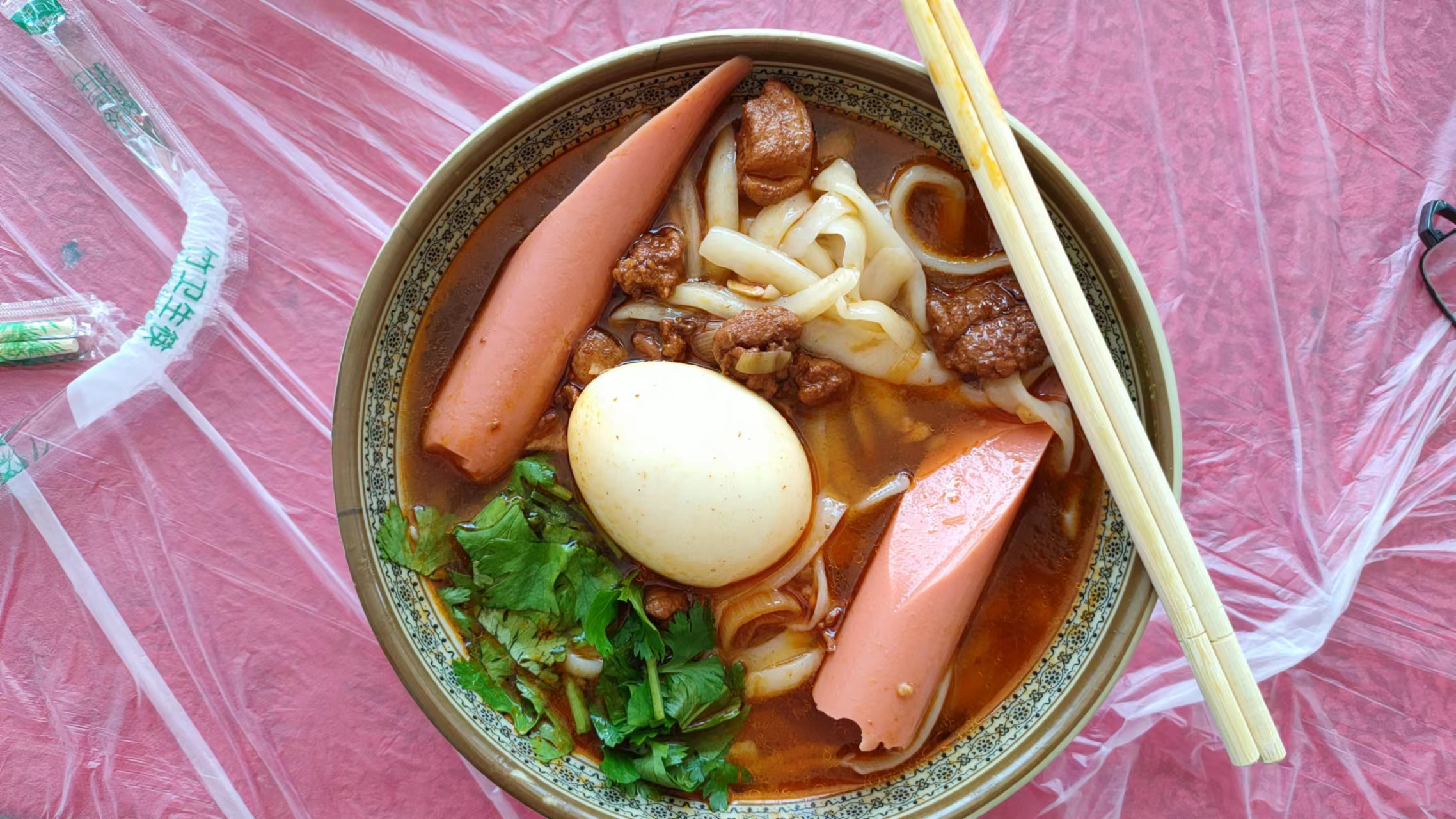 路边午餐-刀削面