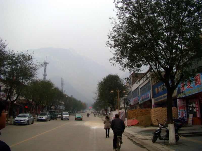 玉泉路上遥望华山 玉泉路上遥望华山