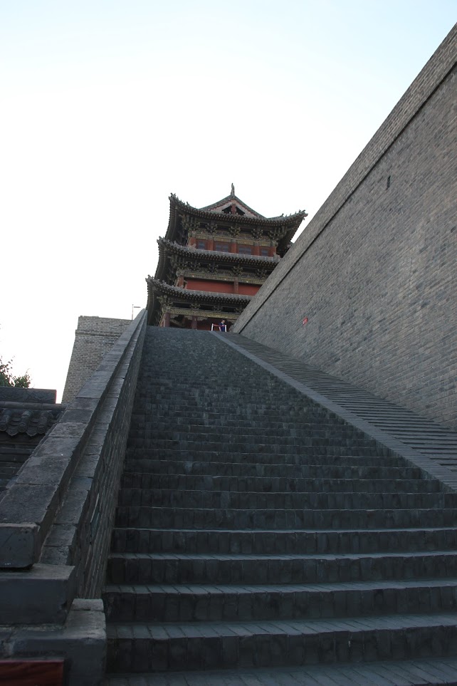 大同古城，右侧为马道