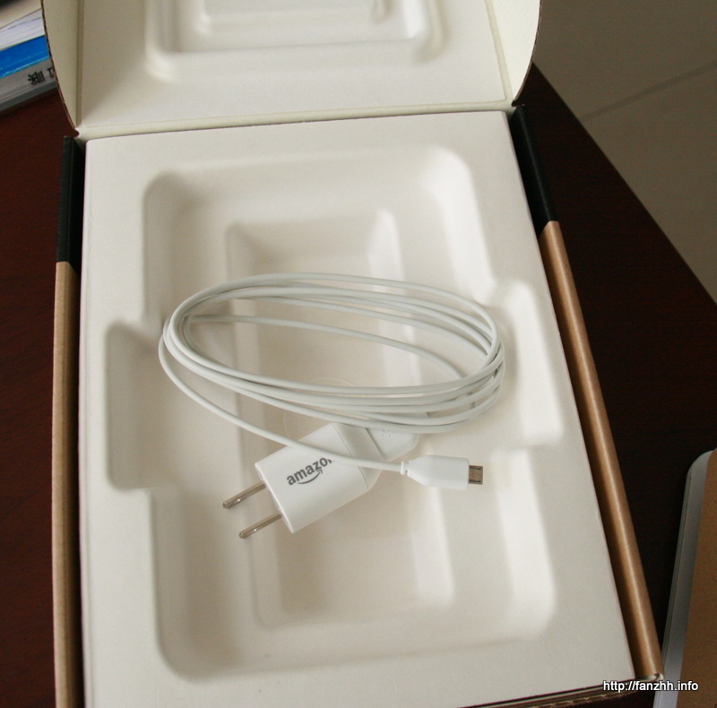 随机只有说明书和充电/数据线 随机只有说明书和充电/数据线